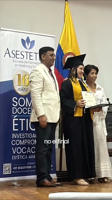 Silvia Mosquera en su grado como dermocosmiatra